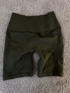 Alphalete shorts olive green